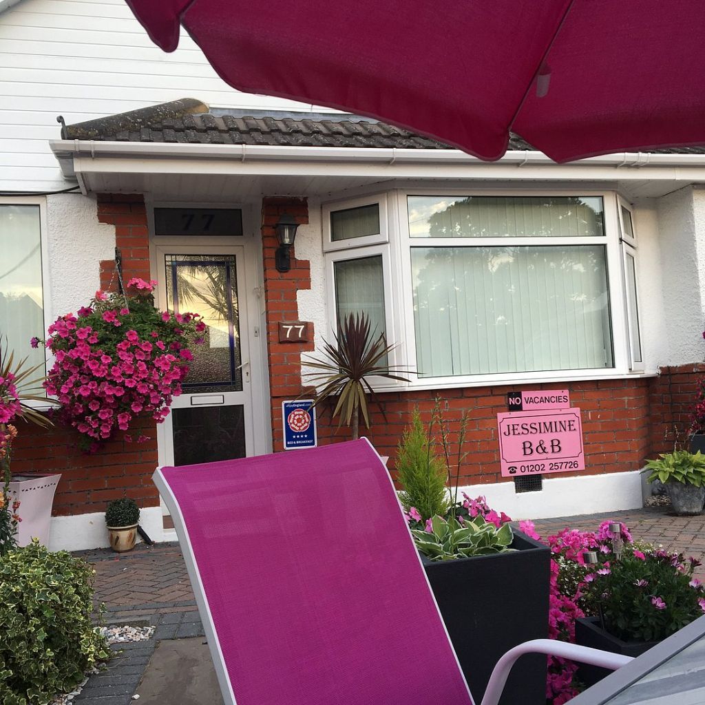 Coast 77 B&B - Beautiful Exterior with Garden