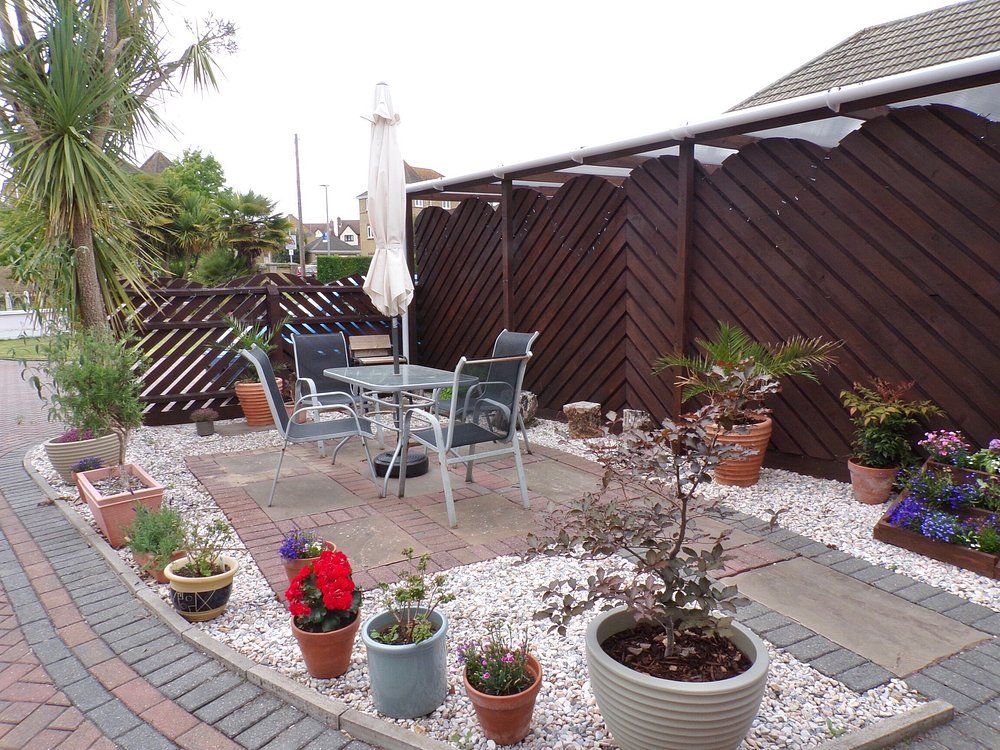 Coast 77 B&B - Garden Patio Area